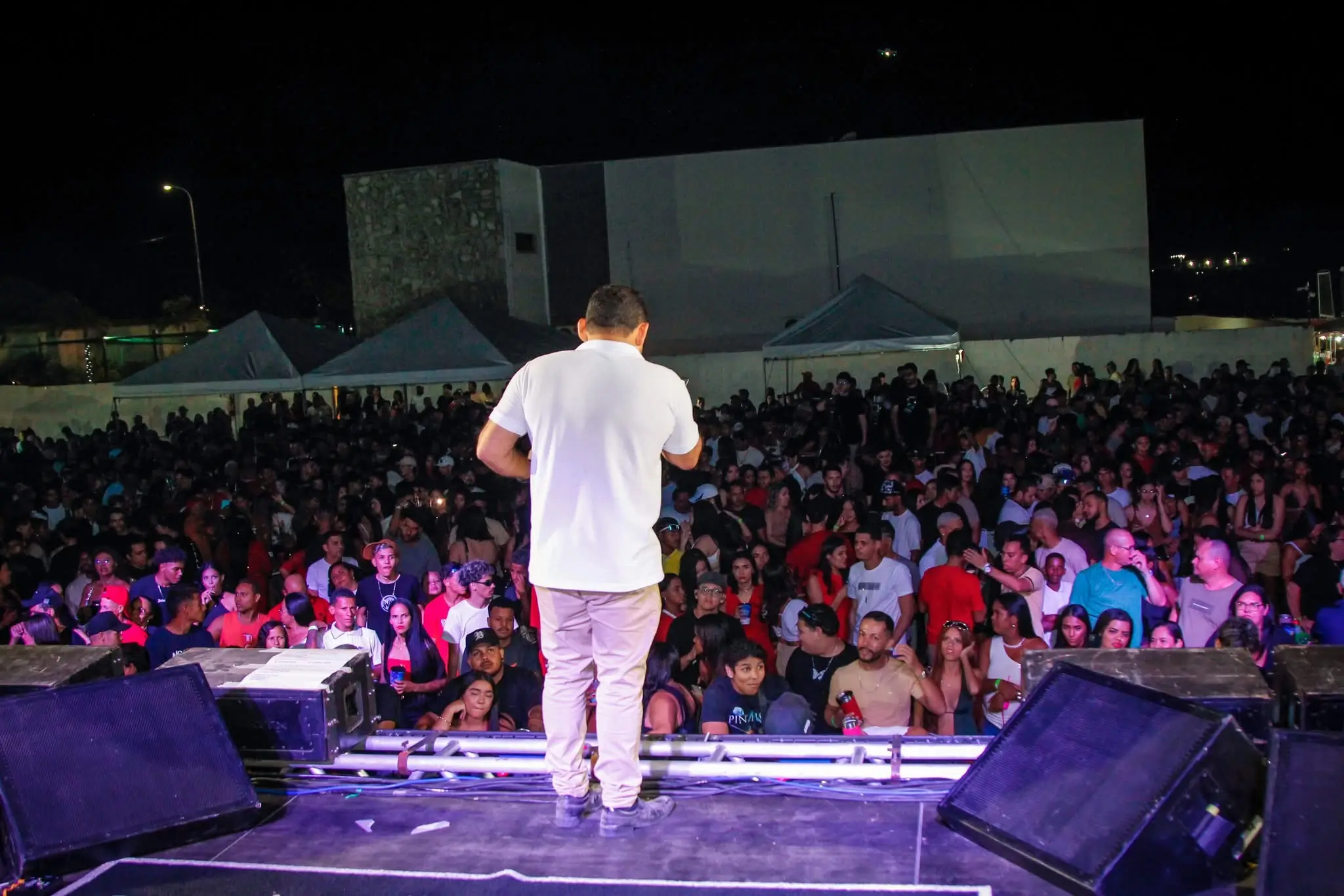 Carlino Souza retorna a Paulo Afonso em apresentação única no evento solidário “Natal Solidário”